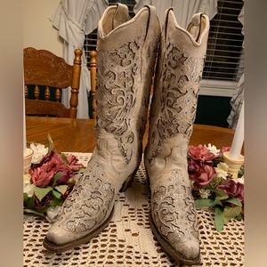 Corral A3322 Size 8M